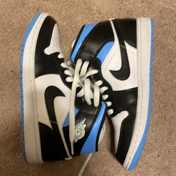 University Blue Jordan 1 Mid Sneaker - 100% Authentic - Picture 7 of 8